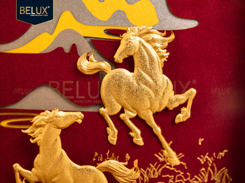 Tranh mã đáo thành công dát vàng 24k- 25x20cm (nền đỏ)